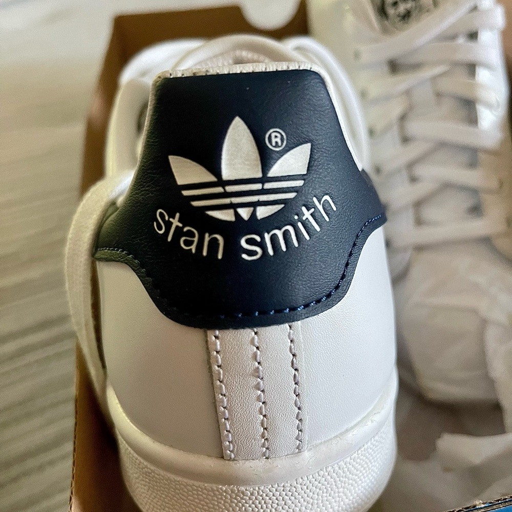 Original Adidas by Stan Smith size 8.5 💙